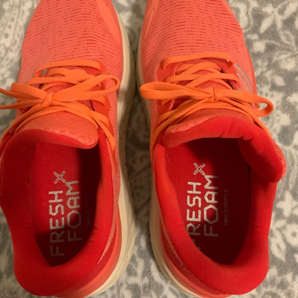 New Balance Fresh Foam Running Shoes Women’s Size 10 - Coral - Picture 6 of 6